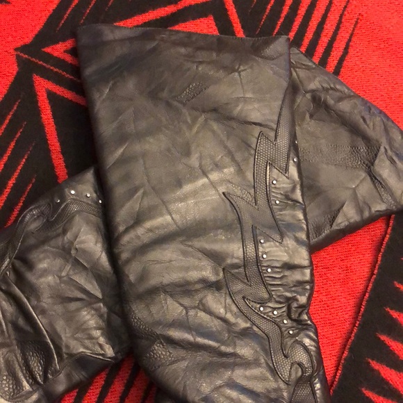 Sexy Black Stiletto Boots - Picture 3 of 13